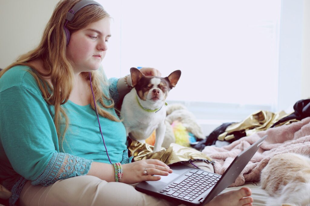 The Role of Technology in Direct Primary Care: Telemedicine, EMRs, and Digital Health Tools | Direct Primary Care DPC 1 girl with dog on computer scaled 1
